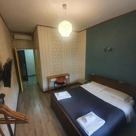 Sira House ميلان